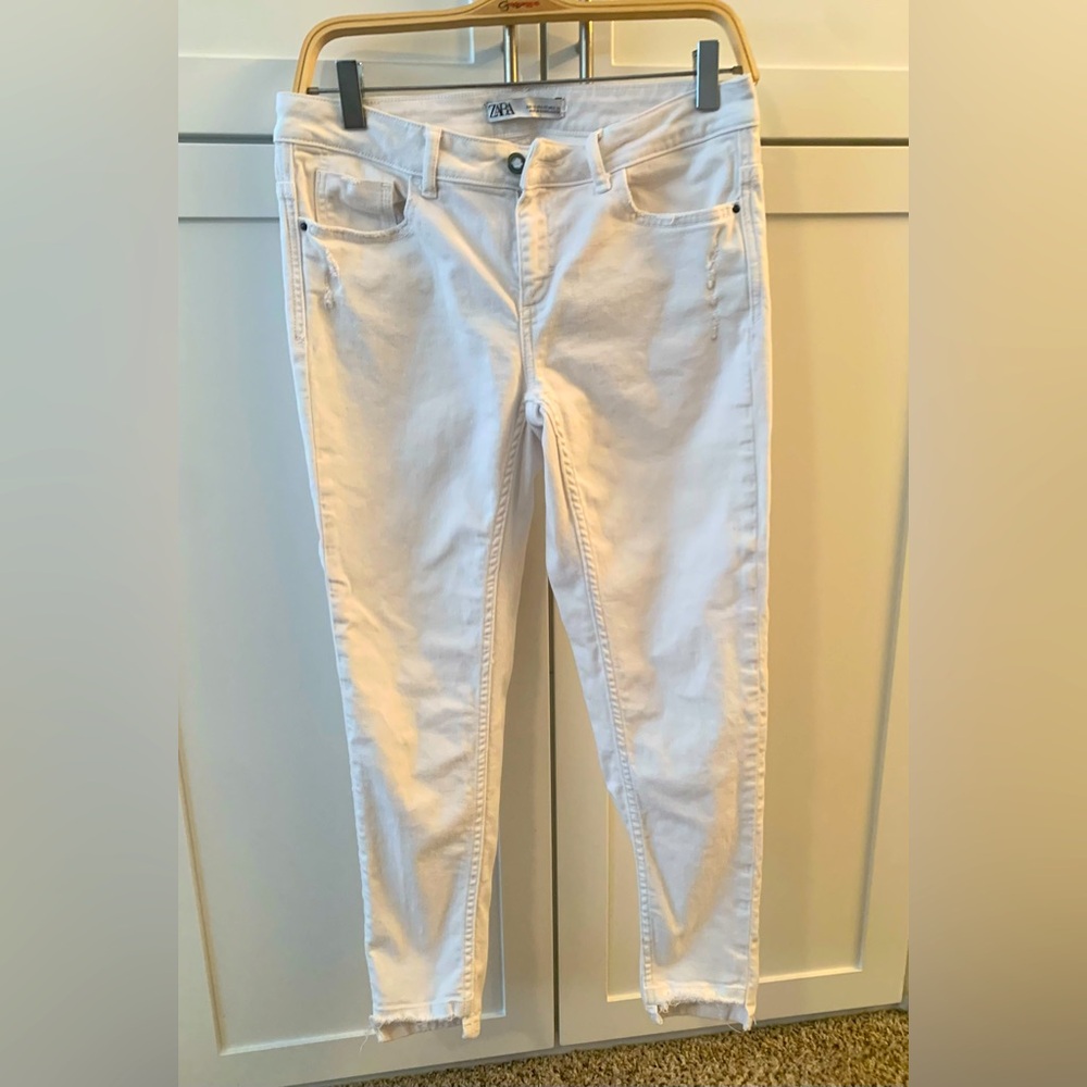 White Zara Jeans, Ankle length. Size 8.
